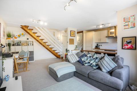 2 bedroom maisonette for sale, Queenswood Gardens, Aldersbrook, E11