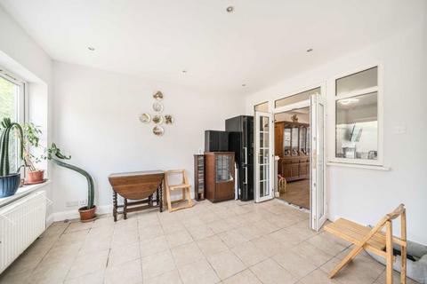 4 bedroom semi-detached house for sale, Croysdale Avenue, Sunbury-On-Thames TW16