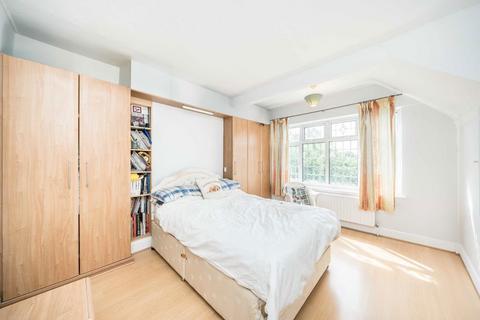 4 bedroom semi-detached house for sale, Croysdale Avenue, Sunbury-On-Thames TW16