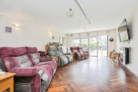 6 bedroom detached house for sale, High Road, Felixstowe IP11
