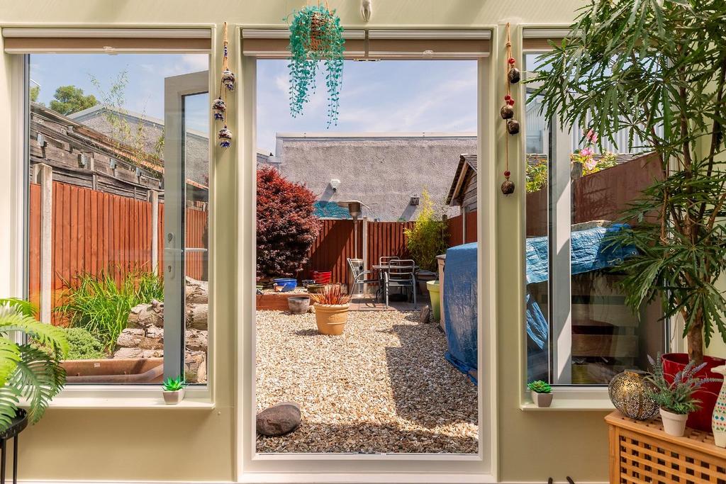 3 N0 REE - Conservatory A.jpg