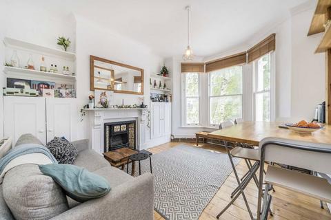 2 bedroom flat for sale, St. Luke's Avenue, London SW4