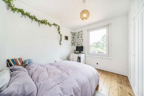 2 bedroom flat for sale, St. Luke's Avenue, London SW4