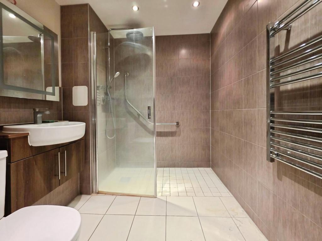 Pbox-bathroom-331876.jpg