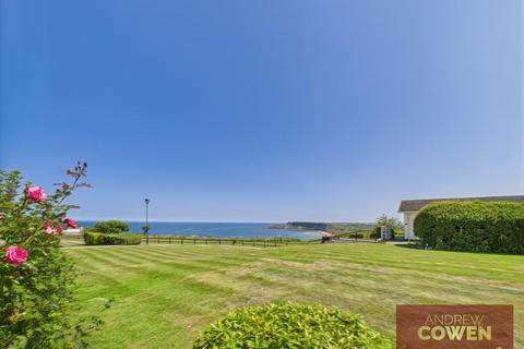 2 bedroom detached bungalow for sale, Knipe Point Drive, Scarborough YO11