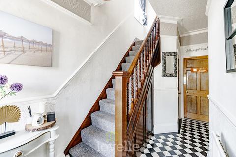 3 bedroom semi-detached house for sale, Queens Parade, Cleethorpes DN35