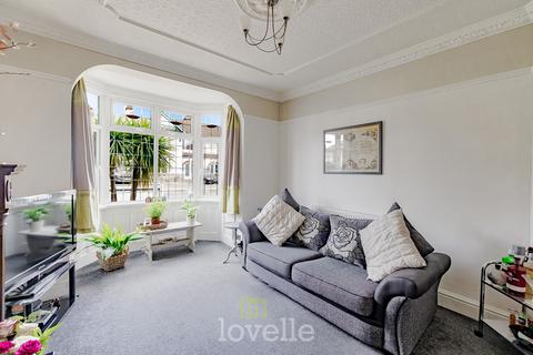 3 bedroom semi-detached house for sale, Queens Parade, Cleethorpes DN35