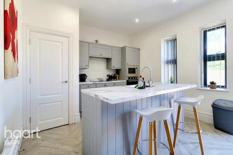 3 bedroom townhouse for sale, Cliff Oaks, Leeds