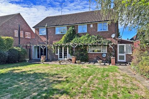 4 bedroom detached house for sale, Holly Close, Farnham Common, Buckinghamshire, SL2