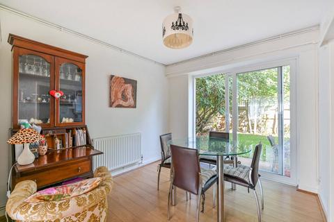 12 Willow Bank, Richmond, TW10 7QX