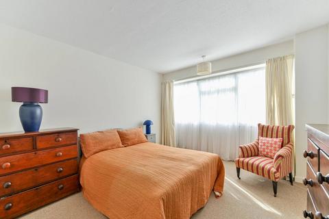 12 Willow Bank, Richmond, TW10 7QX