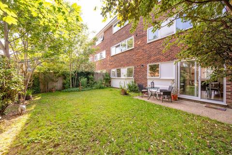 12 Willow Bank, Richmond, TW10 7QX