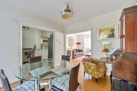 12 Willow Bank, Richmond, TW10 7QX