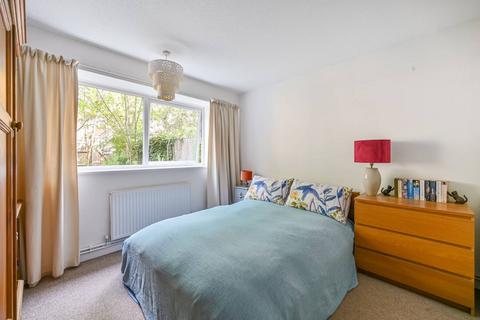 12 Willow Bank, Richmond, TW10 7QX