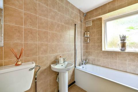 12 Willow Bank, Richmond, TW10 7QX