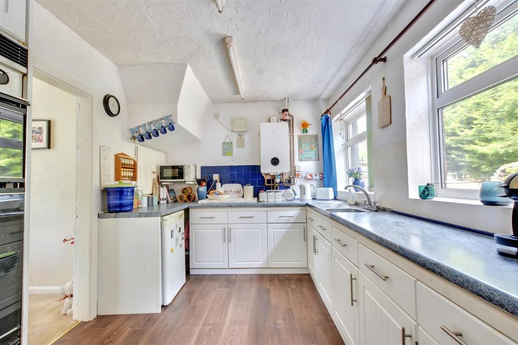 Kitchen 2.jpeg
