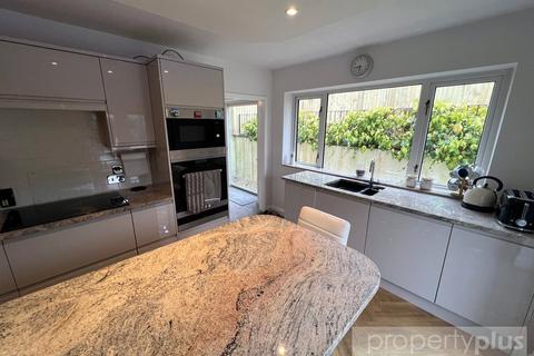 undefined, Magnolia Close, Porth, Rhondda Cynon Taff, CF39