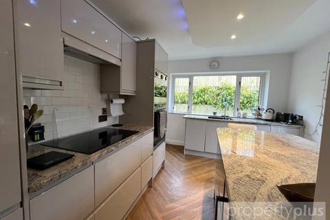 undefined, Magnolia Close, Porth, Rhondda Cynon Taff, CF39