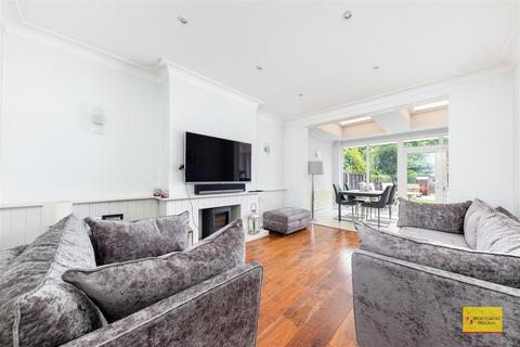 4 bedroom semi-detached house for sale, The Birches, London