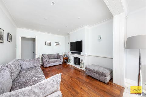 4 bedroom semi-detached house for sale, The Birches, London