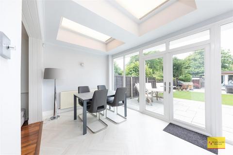 4 bedroom semi-detached house for sale, The Birches, London