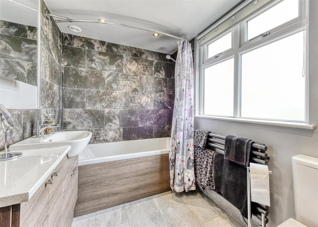 40 Cranmere Avenue-bed1 ensuite.jpg