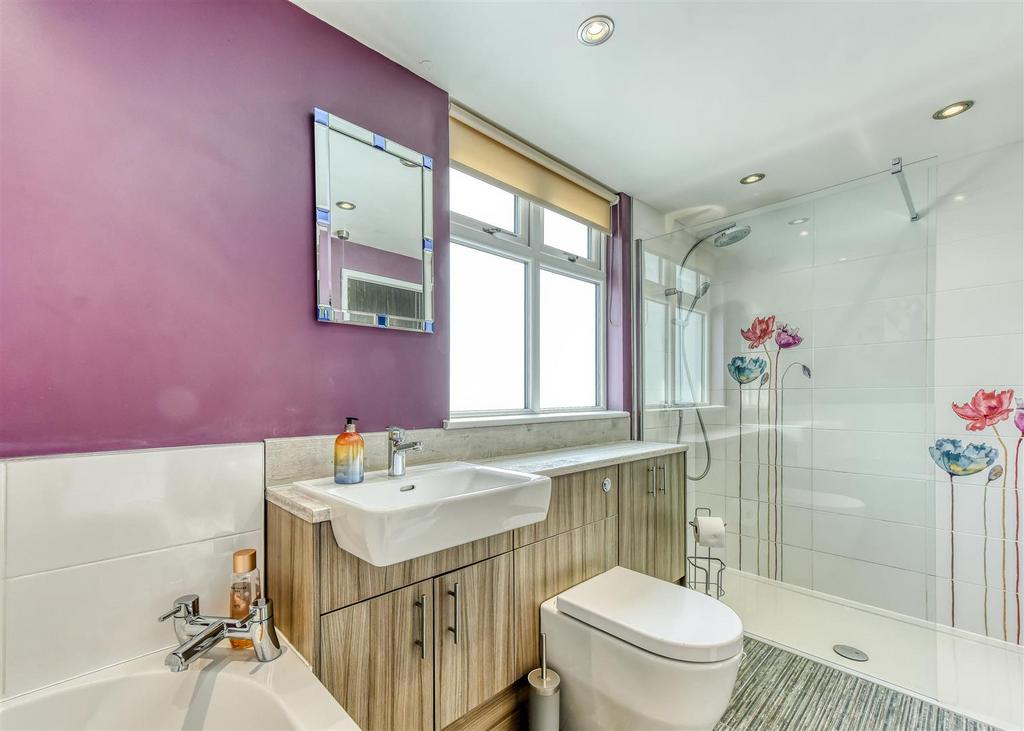 40 Cranmere Avenue-bathroom2.jpg