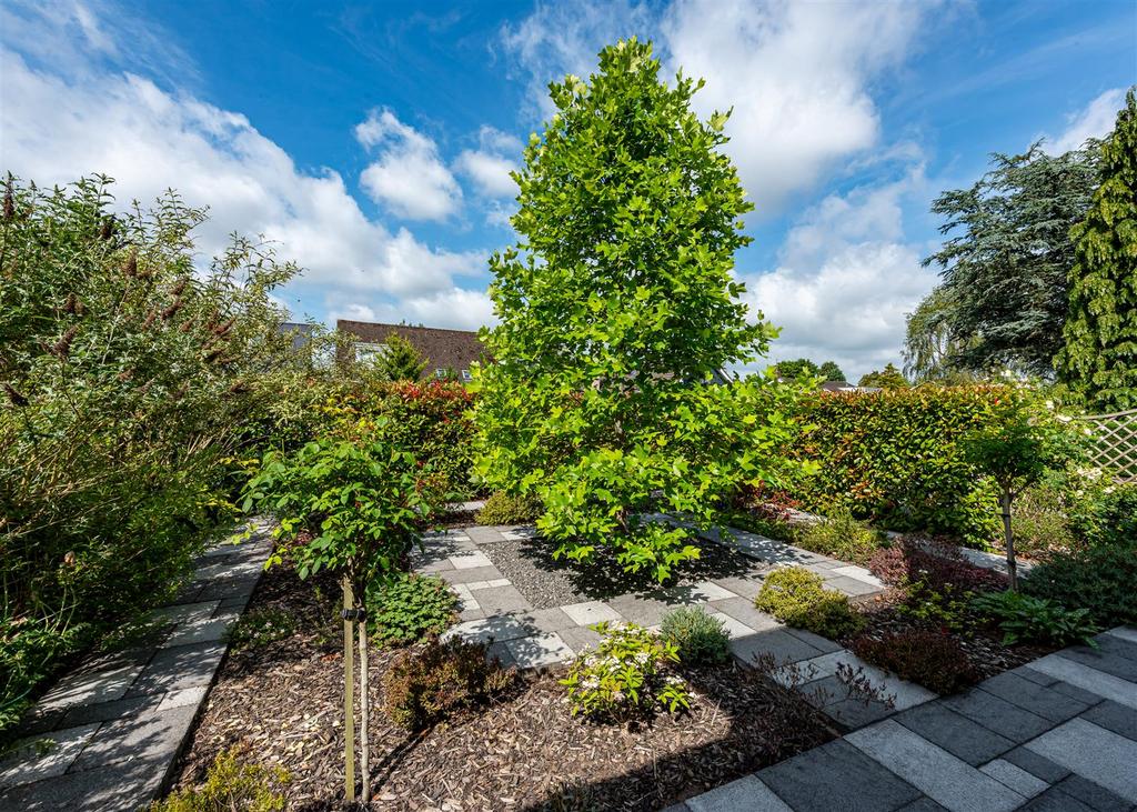 40 Cranmere Avenue-garden1.jpg
