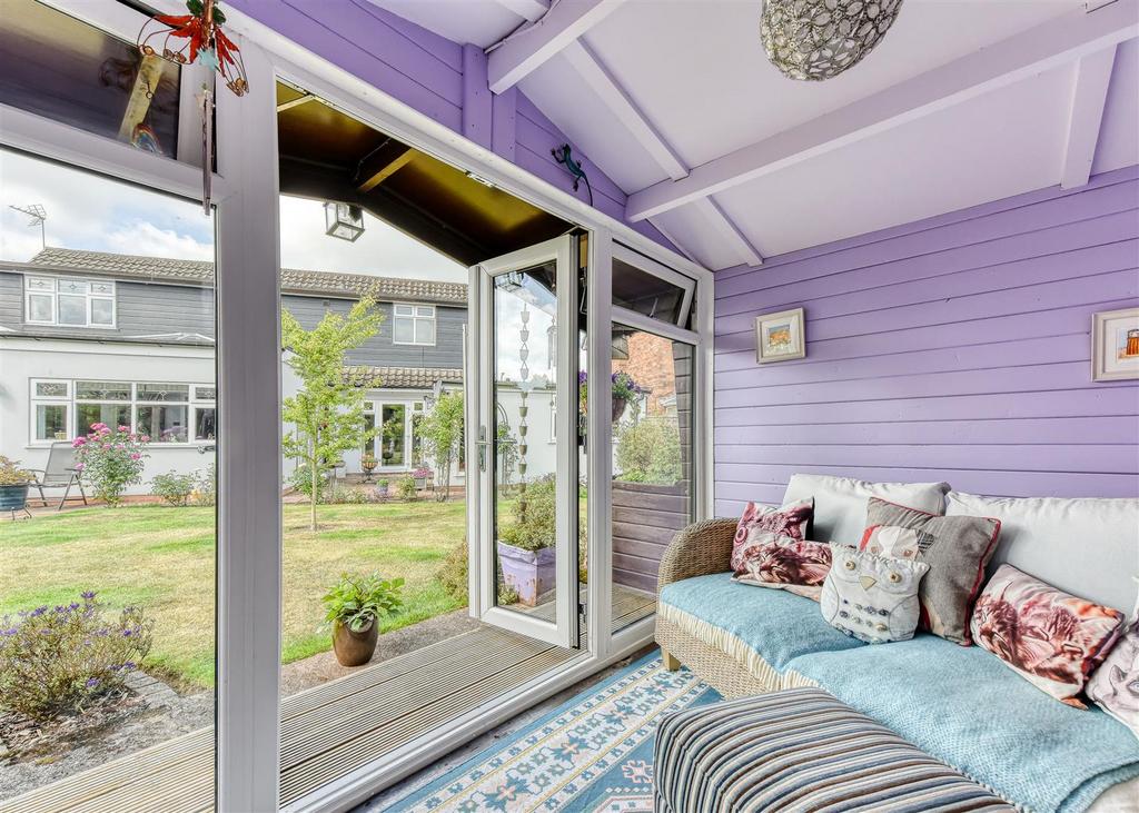 40 Cranmere Avenue-summerhouse.jpg
