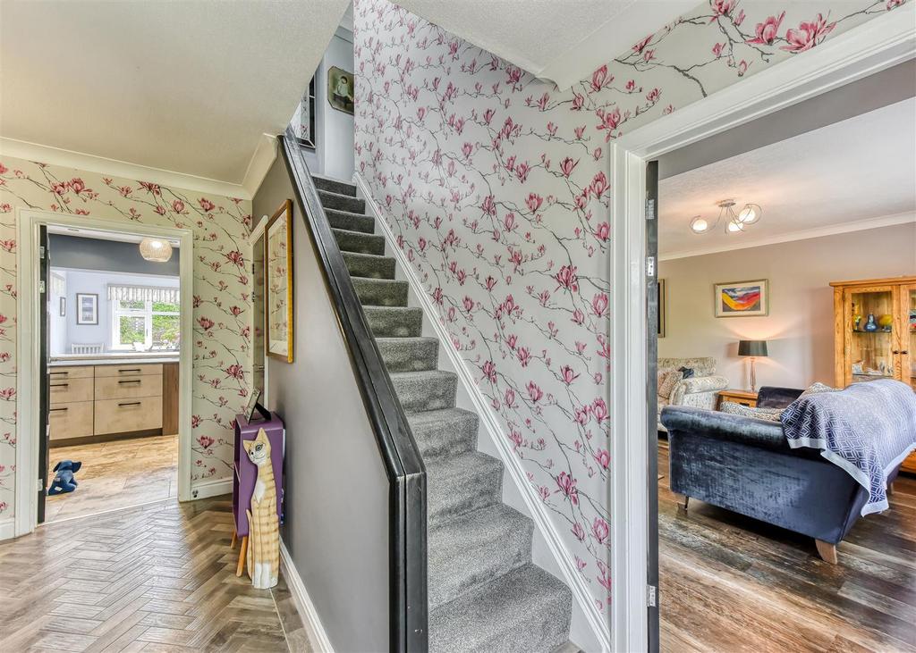 40 Cranmere Avenue-hall.jpg