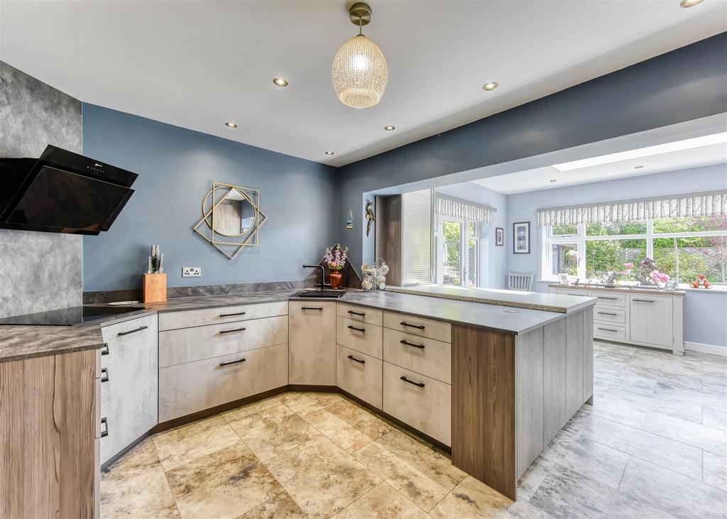 40 Cranmere Avenue-kitchen2.jpg