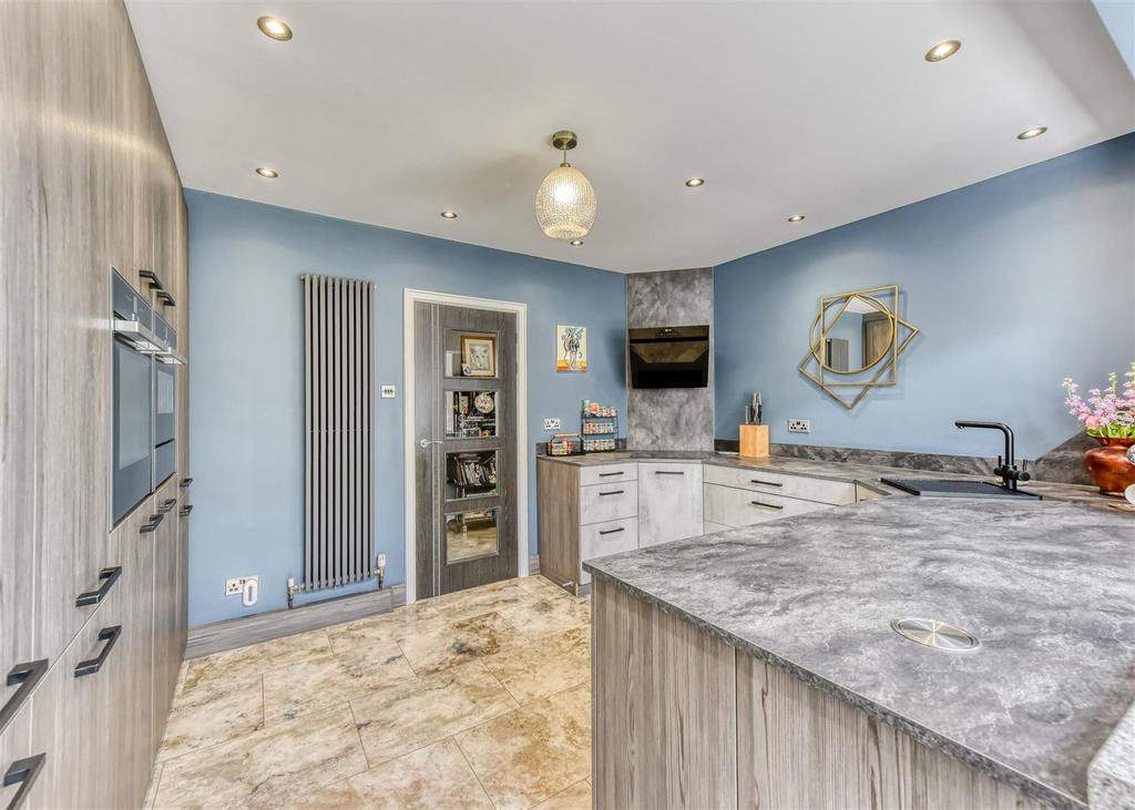 40 Cranmere Avenue-kitchen1.jpg