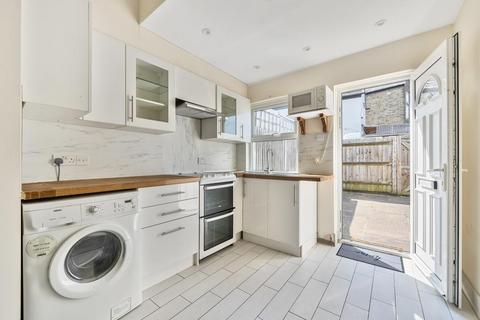 2 bedroom flat for sale, Coombe Road, Kingston Upon Thames KT2