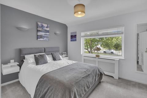 25 Fleming Way, Folkestone, CT19 6LR