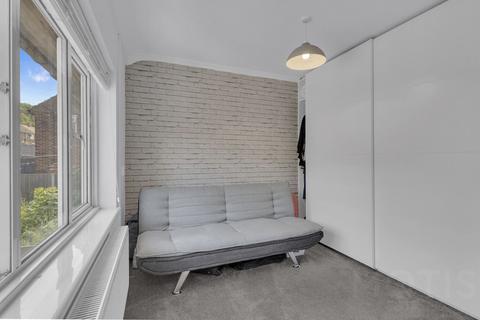 25 Fleming Way, Folkestone, CT19 6LR
