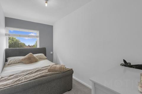 25 Fleming Way, Folkestone, CT19 6LR