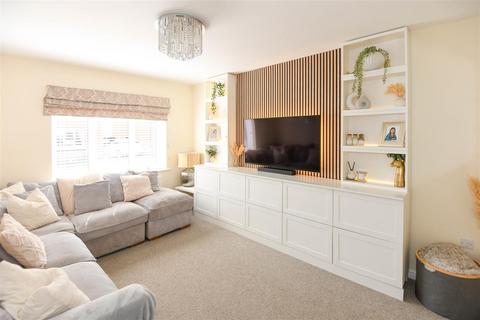 4 bedroom semi-detached house for sale, Pontefract Avenue, Trowbridge