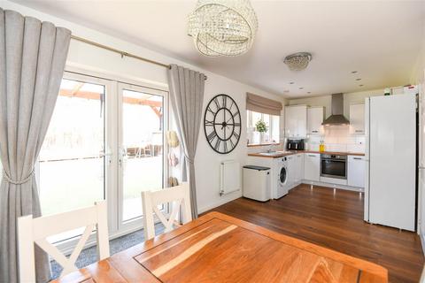 4 bedroom semi-detached house for sale, Pontefract Avenue, Trowbridge