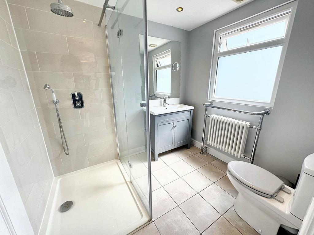 Master Bedroom En-suite