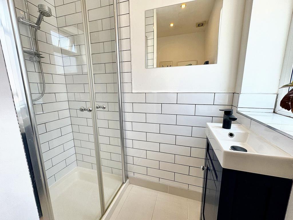 Bedroom Two En-suite