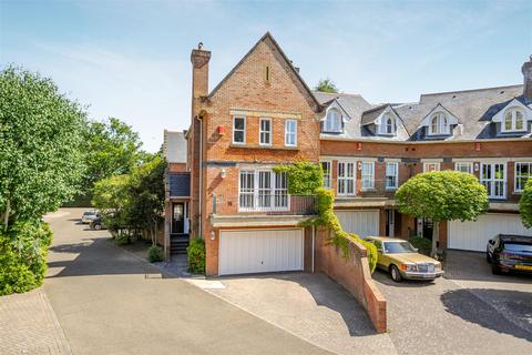 4 bedroom townhouse to rent, Chapel Square, Virginia Water