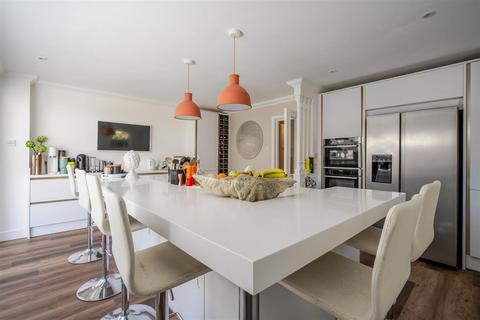 4 bedroom townhouse to rent, Chapel Square, Virginia Water
