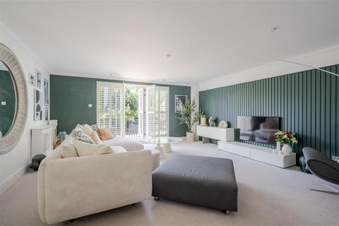 4 bedroom townhouse to rent, Chapel Square, Virginia Water