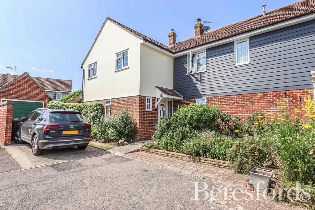 Fortune Close, Great Leighs, CM3 4 bed semi-detached house for sale - £ ...