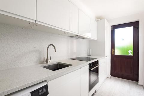 2 Hallam Chase, Sheffield, S10 5SW