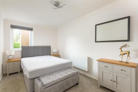 2 Hallam Chase, Sheffield, S10 5SW