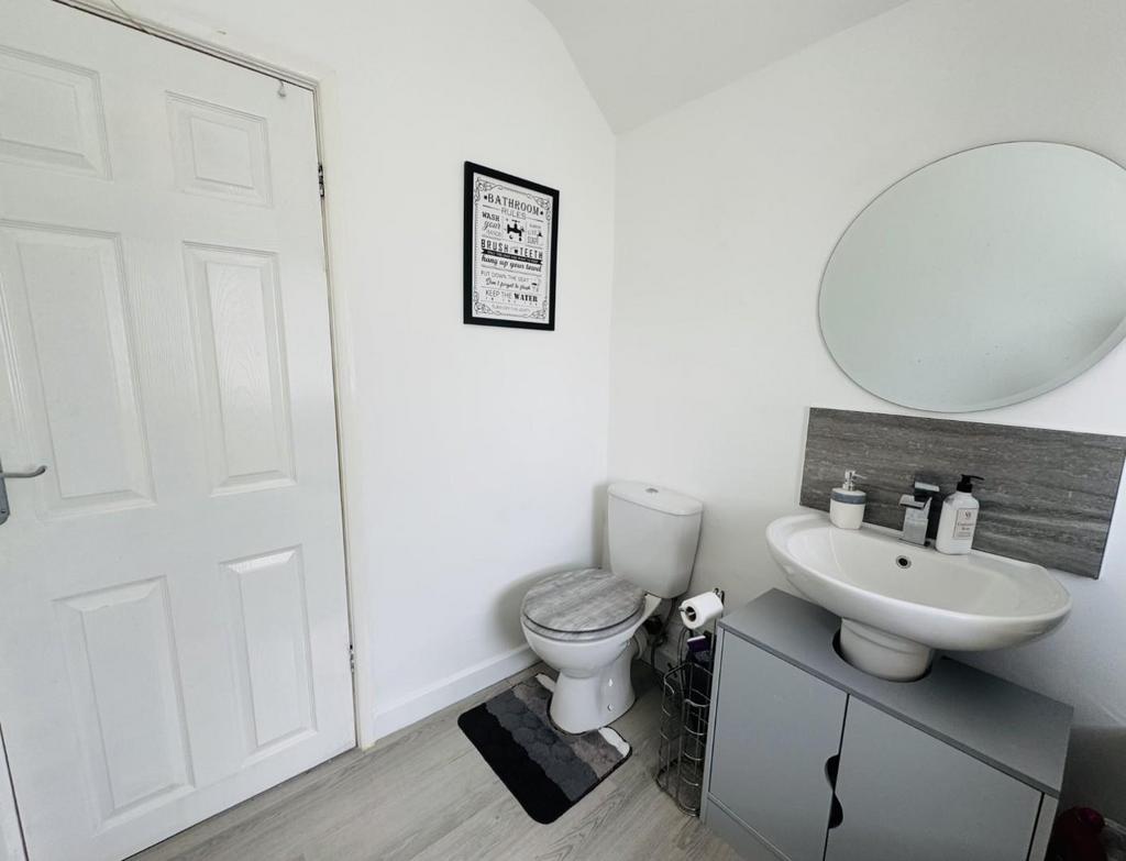 BATHROOM 2.jpg
