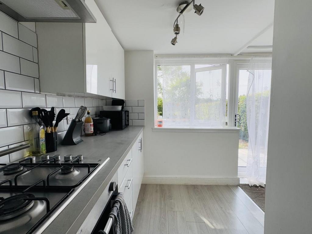 KITCHEN 2.jpg