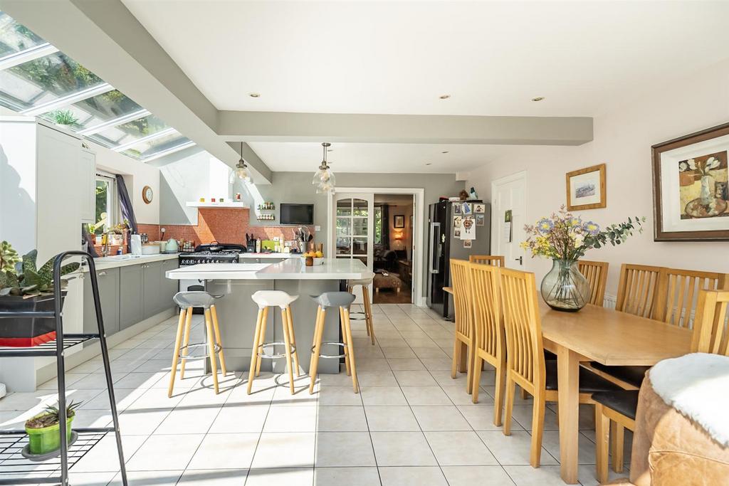 Kitchen / dining