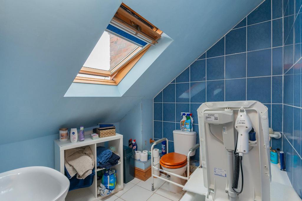 3 F4 AHD - Ensuite B.jpg